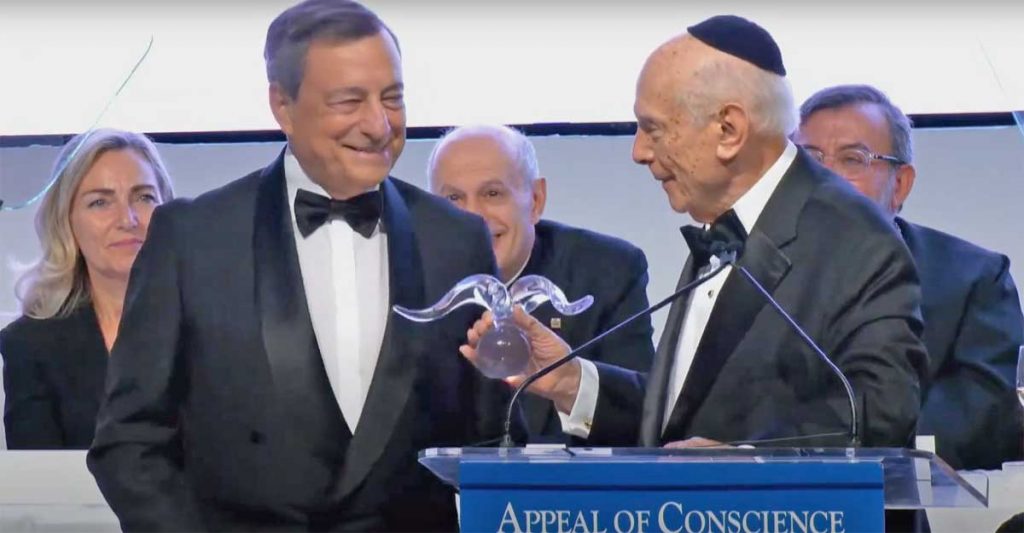 Mario Draghi riceve il premio “Statista dell’anno”, dalla Appeal of Conscience Foundation